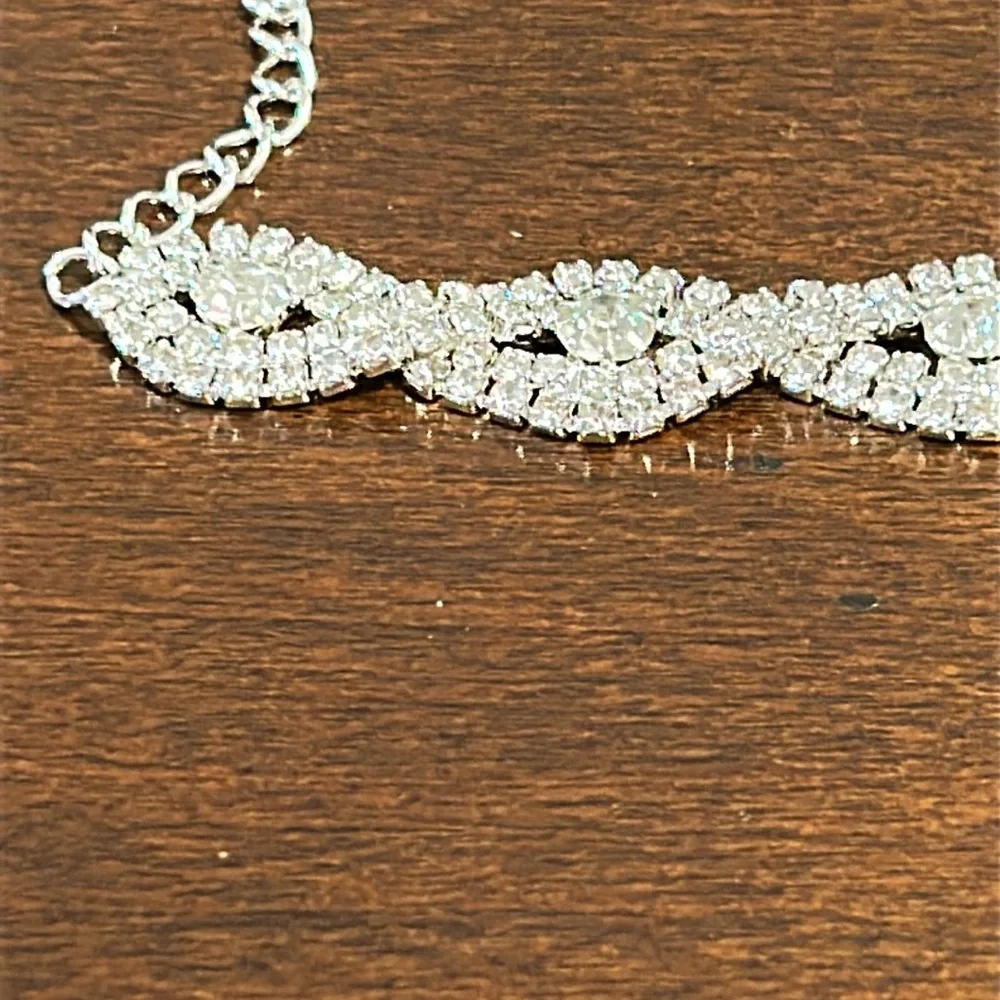 Elegant Silver Crystal Bracelet ya